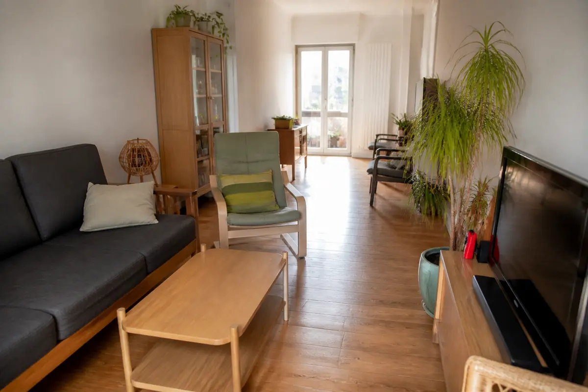 Aménager un salon en longueur : 7 astuces décos à adopter !