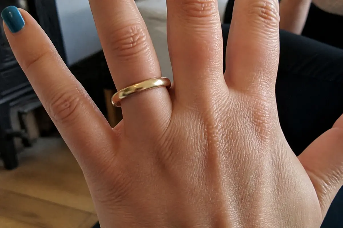 Bague qui tourne : Comment l’empêcher facilement ?