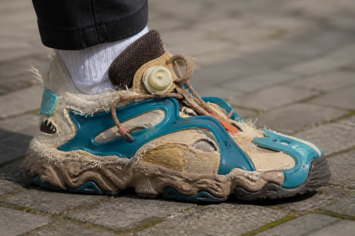 Chaussures moches : Pourquoi cette tendance cartonne-t-elle autant ?